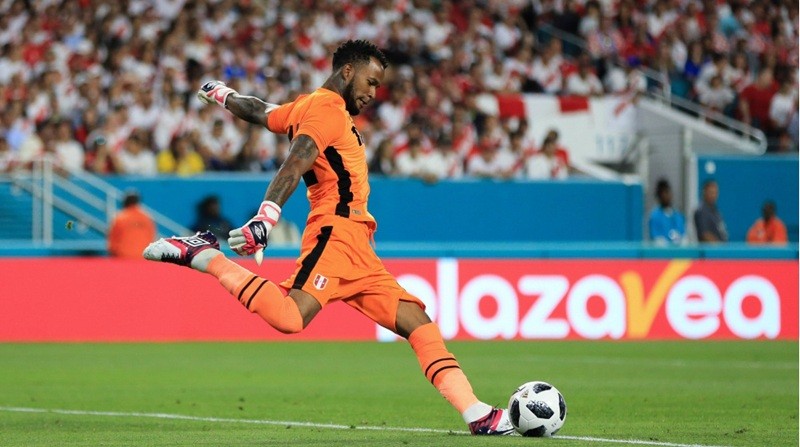 Khoảnh khắc trên sân cỏ của Carlos Cáceda