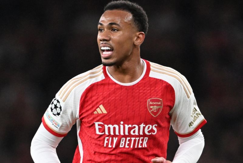 Gabriel có thể thi đấu linh hoạt ở trung vệ hoặc hậu vệ trái khi cần