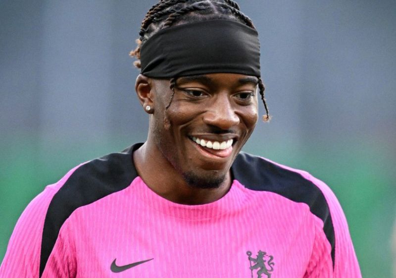 Lối chơi bùng nổ của Noni Madueke giúp hàng công The Blues thêm phần sáng tạo